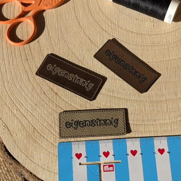 Lederimitat-Label „Eigensinnig“